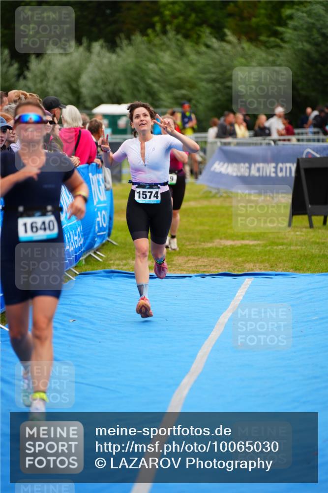 30.08.2026 - Elbe Triathlon Hamburg LAZAROV Photography http://msf.ph/oto/10065030 30.08.2026 12:09:36 Ziel 919, 1561, 1574, 1640 meine-sportfotos.de