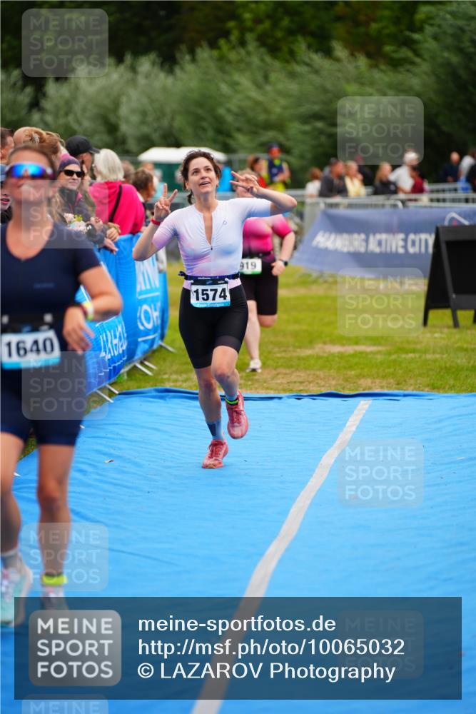 30.08.2026 - Elbe Triathlon Hamburg LAZAROV Photography http://msf.ph/oto/10065032 30.08.2026 12:09:36 Ziel 919, 1561, 1574, 1640 meine-sportfotos.de