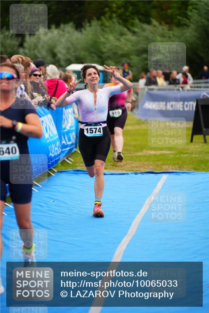 30.08.2026 - Elbe Triathlon Hamburg LAZAROV Photography http://msf.ph/oto/10065033 30.08.2026 12:09:36 Ziel 919, 1561, 1574, 1640 meine-sportfotos.de
