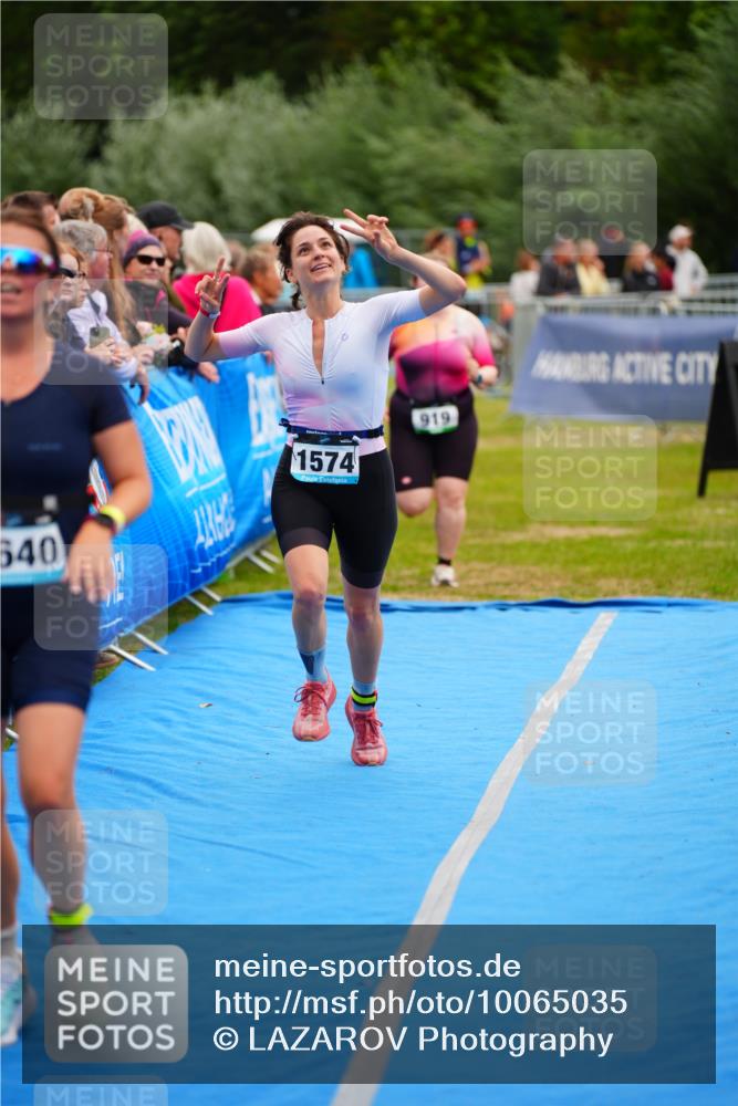 30.08.2026 - Elbe Triathlon Hamburg LAZAROV Photography http://msf.ph/oto/10065035 30.08.2026 12:09:37 Ziel 919, 1561, 1574, 1640 meine-sportfotos.de