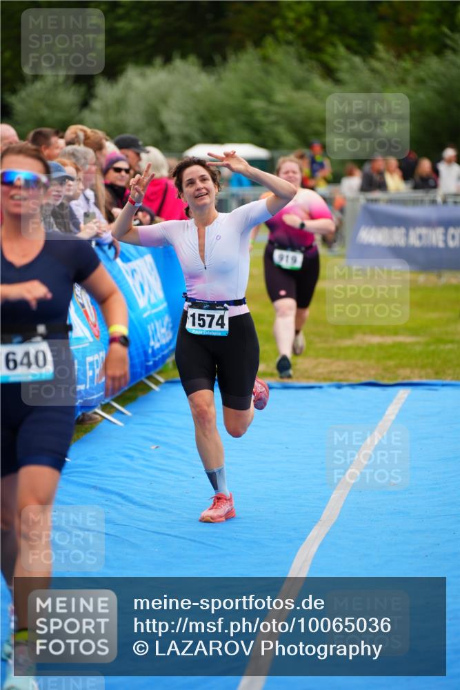30.08.2026 - Elbe Triathlon Hamburg LAZAROV Photography http://msf.ph/oto/10065036 30.08.2026 12:09:37 Ziel 919, 1561, 1574, 1640 meine-sportfotos.de