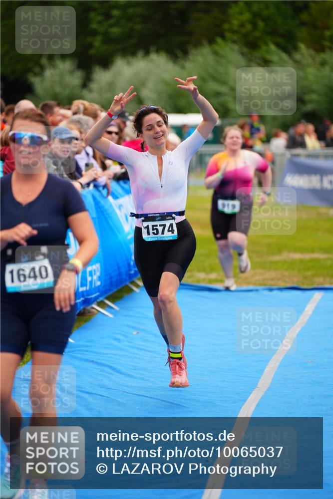 30.08.2026 - Elbe Triathlon Hamburg LAZAROV Photography http://msf.ph/oto/10065037 30.08.2026 12:09:37 Ziel 919, 1561, 1574, 1640 meine-sportfotos.de