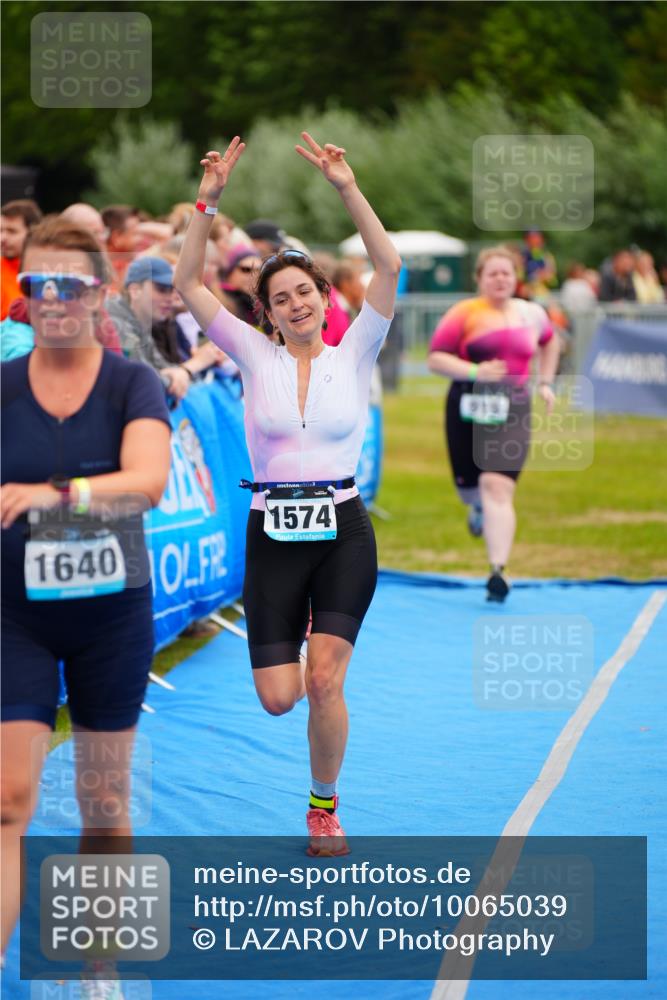 30.08.2026 - Elbe Triathlon Hamburg LAZAROV Photography http://msf.ph/oto/10065039 30.08.2026 12:09:37 Ziel 919, 1561, 1574, 1640 meine-sportfotos.de