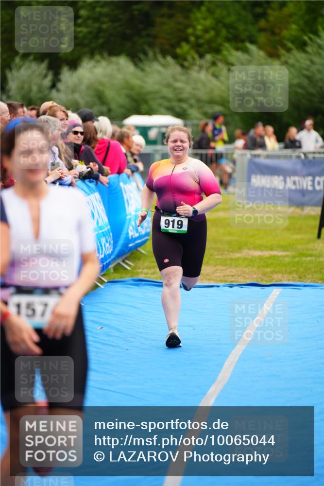 30.08.2026 - Elbe Triathlon Hamburg LAZAROV Photography http://msf.ph/oto/10065044 30.08.2026 12:09:38 Ziel 919, 1574, 1640 meine-sportfotos.de