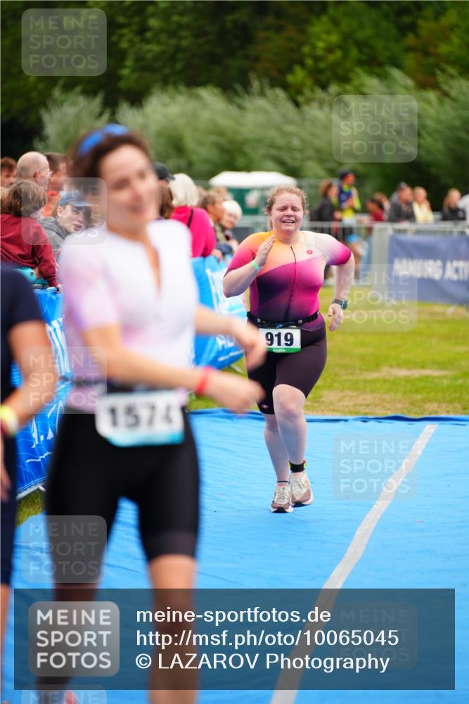 30.08.2026 - Elbe Triathlon Hamburg LAZAROV Photography http://msf.ph/oto/10065045 30.08.2026 12:09:39 Ziel 919, 1574, 1640 meine-sportfotos.de
