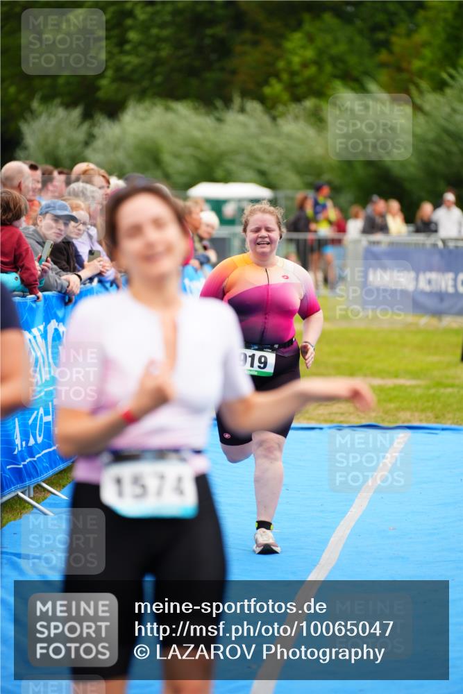 30.08.2026 - Elbe Triathlon Hamburg LAZAROV Photography http://msf.ph/oto/10065047 30.08.2026 12:09:39 Ziel 919, 1574, 1640 meine-sportfotos.de