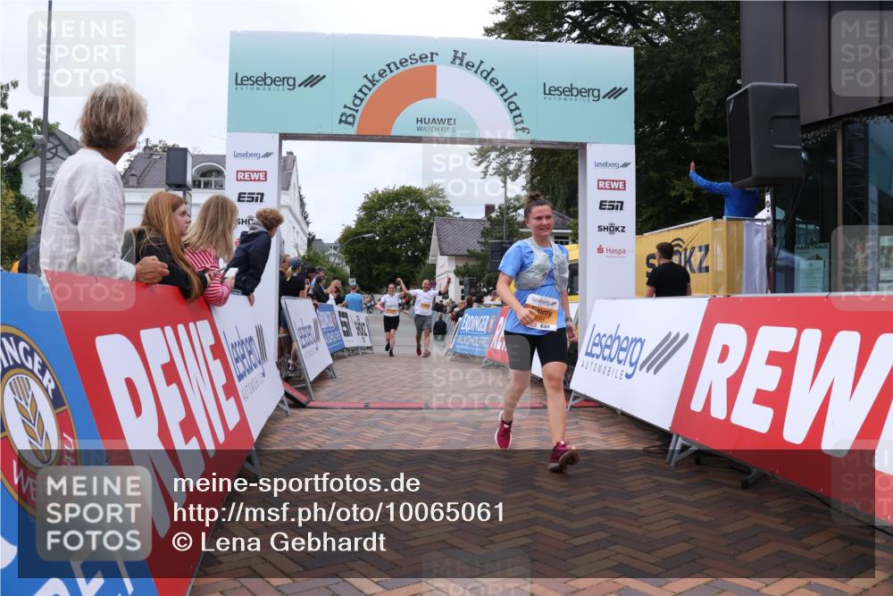 30.08.2026 - Blankeneser Heldenlauf Lena Gebhardt http://msf.ph/oto/10065061 30.08.2026 12:48:45 Ziel 2001, 2002, 2091 meine-sportfotos.de