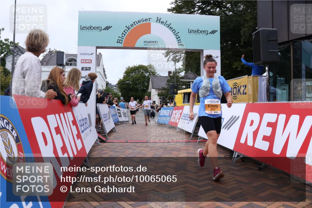 30.08.2026 - Blankeneser Heldenlauf Lena Gebhardt http://msf.ph/oto/10065065 30.08.2026 12:48:45 Ziel 2001, 2002, 2091 meine-sportfotos.de