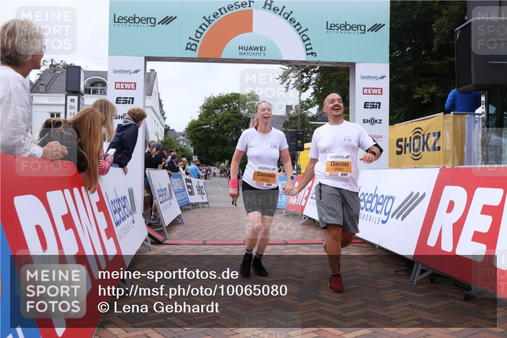 30.08.2026 - Blankeneser Heldenlauf Lena Gebhardt http://msf.ph/oto/10065080 30.08.2026 12:48:49 Ziel 2001, 2002, 2091 meine-sportfotos.de
