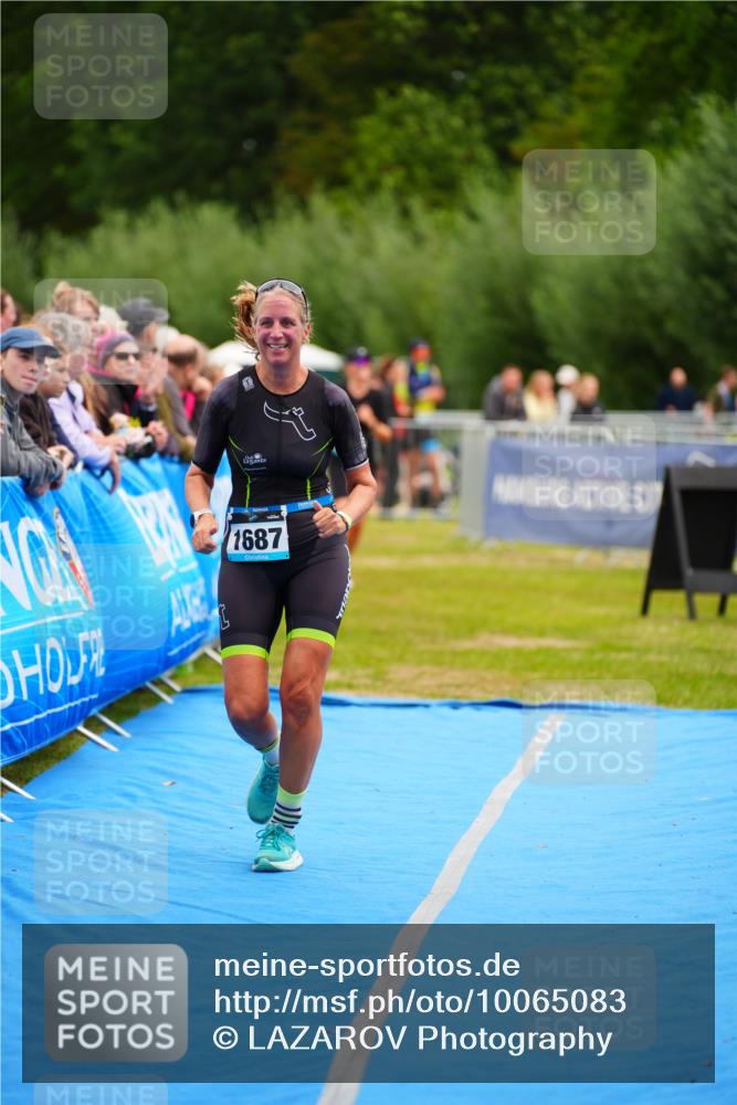 30.08.2026 - Elbe Triathlon Hamburg LAZAROV Photography http://msf.ph/oto/10065083 30.08.2026 12:10:01 Ziel 1515, 1593, 1687 meine-sportfotos.de