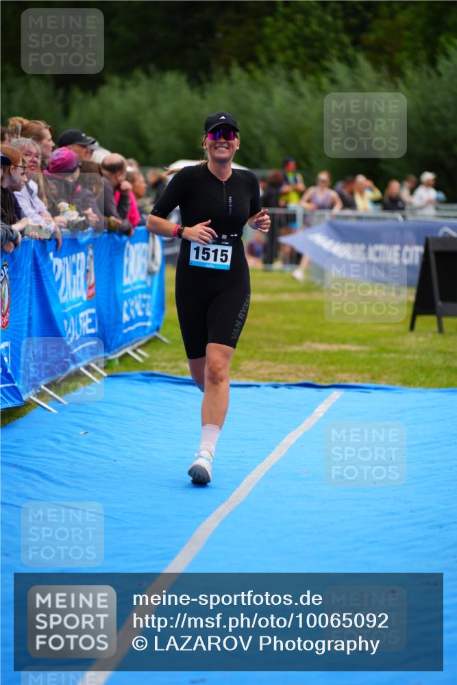 30.08.2026 - Elbe Triathlon Hamburg LAZAROV Photography http://msf.ph/oto/10065092 30.08.2026 12:10:07 Ziel 1515 meine-sportfotos.de