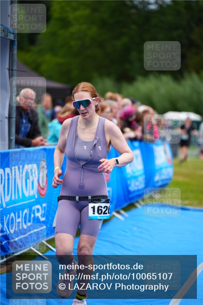 30.08.2026 - Elbe Triathlon Hamburg LAZAROV Photography http://msf.ph/oto/10065107 30.08.2026 12:10:16 Ziel 1372, 1382, 1626 meine-sportfotos.de