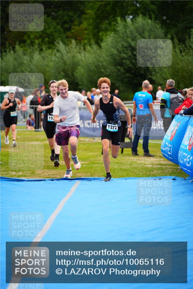 30.08.2026 - Elbe Triathlon Hamburg LAZAROV Photography http://msf.ph/oto/10065116 30.08.2026 12:10:22 Ziel 1372, 1382, 1471, 1539 meine-sportfotos.de
