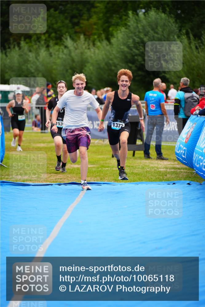30.08.2026 - Elbe Triathlon Hamburg LAZAROV Photography http://msf.ph/oto/10065118 30.08.2026 12:10:22 Ziel 1372, 1382, 1471, 1539 meine-sportfotos.de