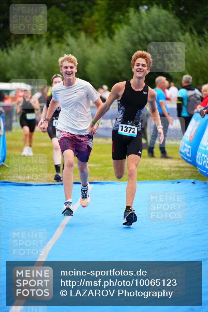 30.08.2026 - Elbe Triathlon Hamburg LAZAROV Photography http://msf.ph/oto/10065123 30.08.2026 12:10:23 Ziel 1372, 1382, 1471, 1539 meine-sportfotos.de