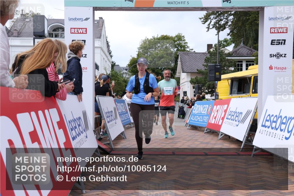 30.08.2026 - Blankeneser Heldenlauf Lena Gebhardt http://msf.ph/oto/10065124 30.08.2026 12:49:40 Ziel 2093, 4245, 4311 meine-sportfotos.de