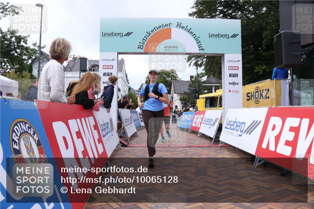 30.08.2026 - Blankeneser Heldenlauf Lena Gebhardt http://msf.ph/oto/10065128 30.08.2026 12:49:41 Ziel 2093, 4245, 4311 meine-sportfotos.de