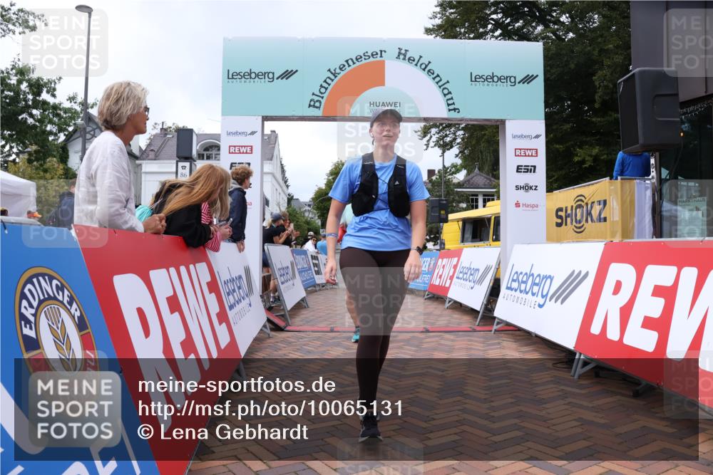 30.08.2026 - Blankeneser Heldenlauf Lena Gebhardt http://msf.ph/oto/10065131 30.08.2026 12:49:41 Ziel 2093, 4245, 4311 meine-sportfotos.de