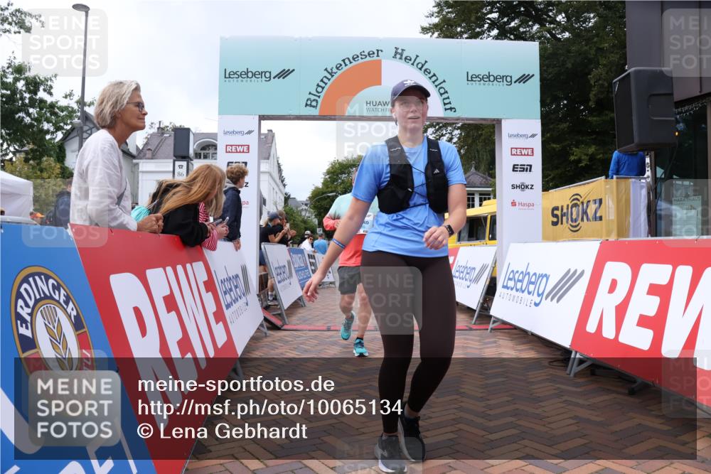 30.08.2026 - Blankeneser Heldenlauf Lena Gebhardt http://msf.ph/oto/10065134 30.08.2026 12:49:42 Ziel 2093, 4245, 4311 meine-sportfotos.de