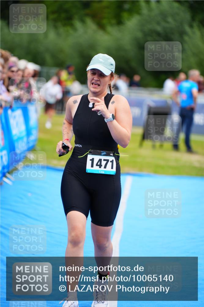 30.08.2026 - Elbe Triathlon Hamburg LAZAROV Photography http://msf.ph/oto/10065140 30.08.2026 12:10:29 Ziel 1427, 1471, 1539 meine-sportfotos.de