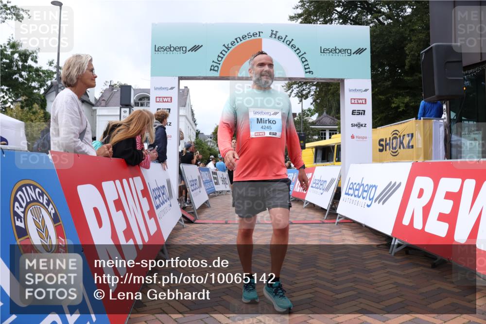 30.08.2026 - Blankeneser Heldenlauf Lena Gebhardt http://msf.ph/oto/10065142 30.08.2026 12:49:43 Ziel 2093, 4245, 4311 meine-sportfotos.de