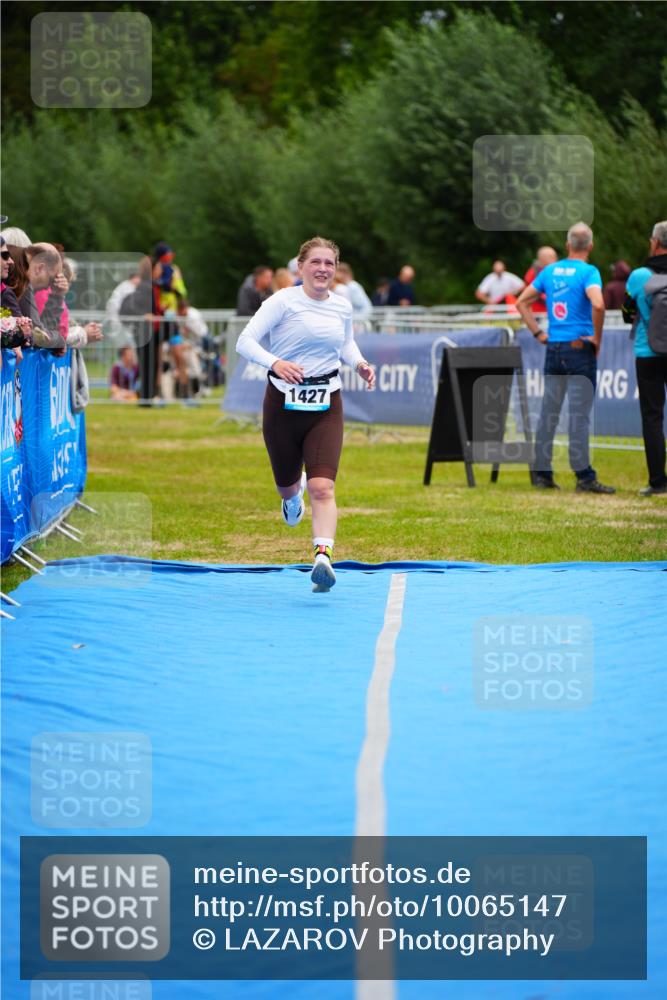 30.08.2026 - Elbe Triathlon Hamburg LAZAROV Photography http://msf.ph/oto/10065147 30.08.2026 12:10:34 Ziel 1427 meine-sportfotos.de