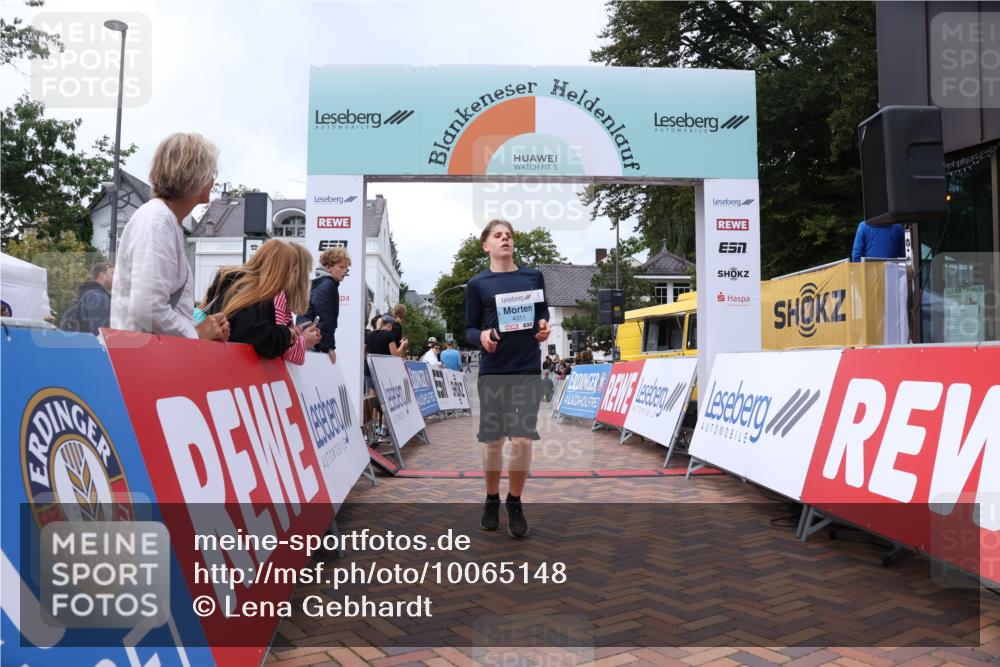 30.08.2026 - Blankeneser Heldenlauf Lena Gebhardt http://msf.ph/oto/10065148 30.08.2026 12:49:45 Ziel 2093, 4245, 4311 meine-sportfotos.de