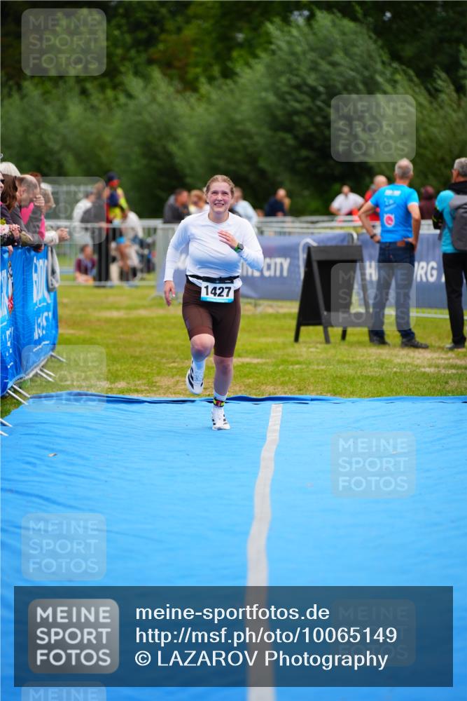 30.08.2026 - Elbe Triathlon Hamburg LAZAROV Photography http://msf.ph/oto/10065149 30.08.2026 12:10:34 Ziel 1427 meine-sportfotos.de