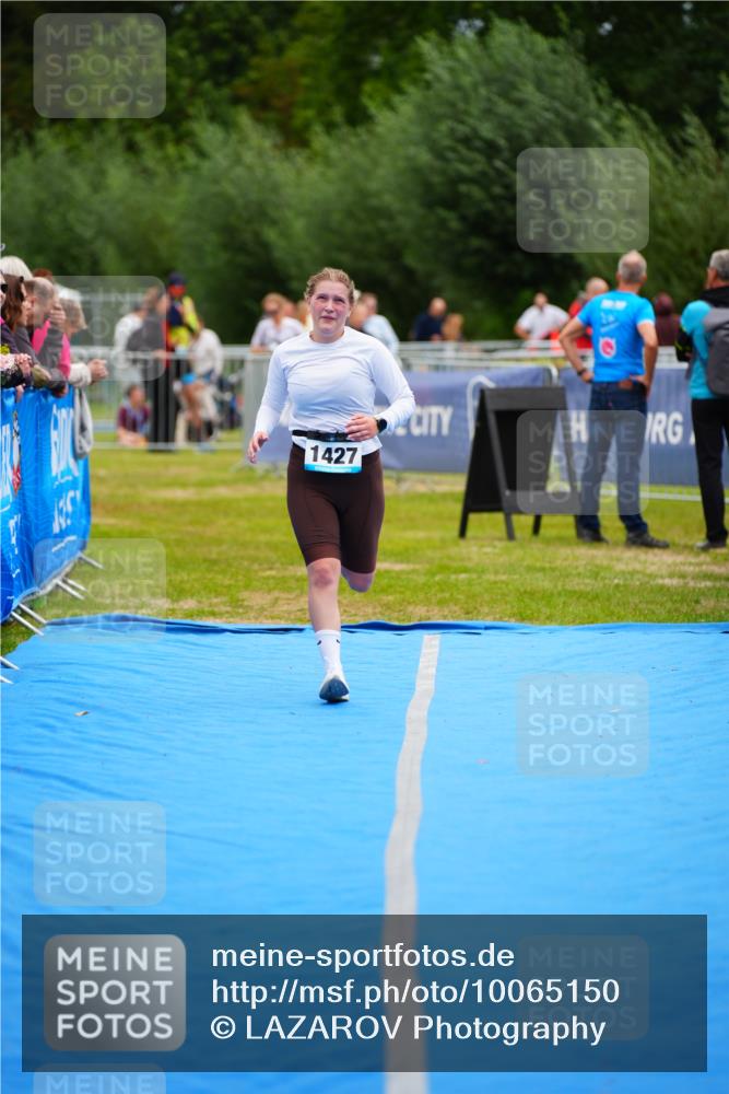 30.08.2026 - Elbe Triathlon Hamburg LAZAROV Photography http://msf.ph/oto/10065150 30.08.2026 12:10:34 Ziel 1427 meine-sportfotos.de