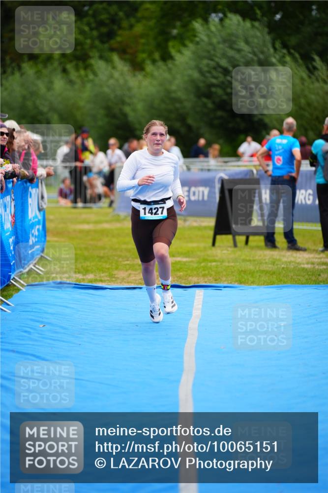 30.08.2026 - Elbe Triathlon Hamburg LAZAROV Photography http://msf.ph/oto/10065151 30.08.2026 12:10:35 Ziel 1427 meine-sportfotos.de