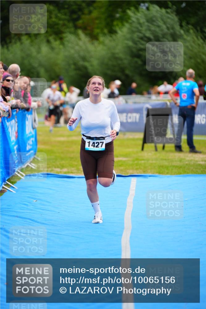 30.08.2026 - Elbe Triathlon Hamburg LAZAROV Photography http://msf.ph/oto/10065156 30.08.2026 12:10:35 Ziel 1427 meine-sportfotos.de