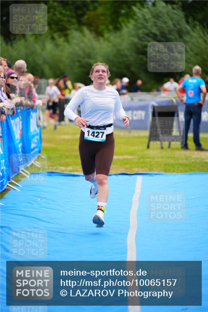 30.08.2026 - Elbe Triathlon Hamburg LAZAROV Photography http://msf.ph/oto/10065157 30.08.2026 12:10:35 Ziel 1427 meine-sportfotos.de