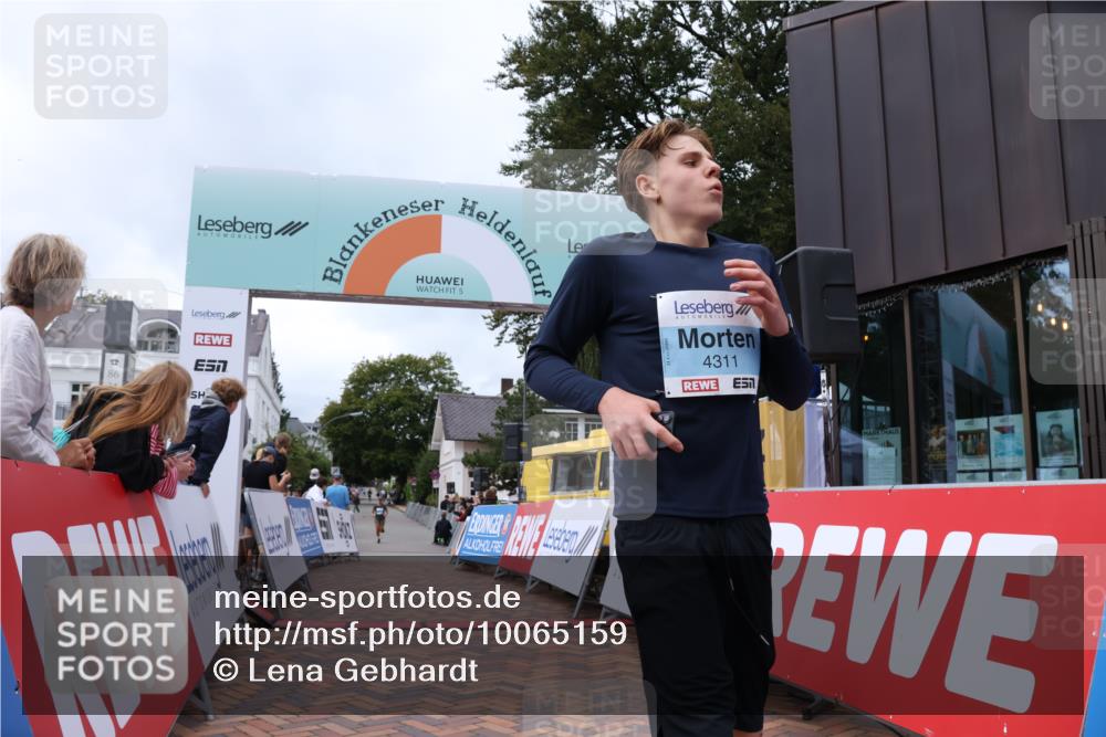 30.08.2026 - Blankeneser Heldenlauf Lena Gebhardt http://msf.ph/oto/10065159 30.08.2026 12:49:47 Ziel 2093, 4245, 4311 meine-sportfotos.de