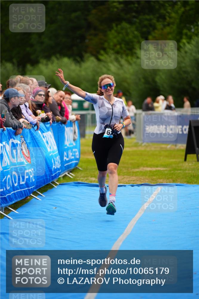 30.08.2026 - Elbe Triathlon Hamburg LAZAROV Photography http://msf.ph/oto/10065179 30.08.2026 12:10:43 Ziel 1631 meine-sportfotos.de