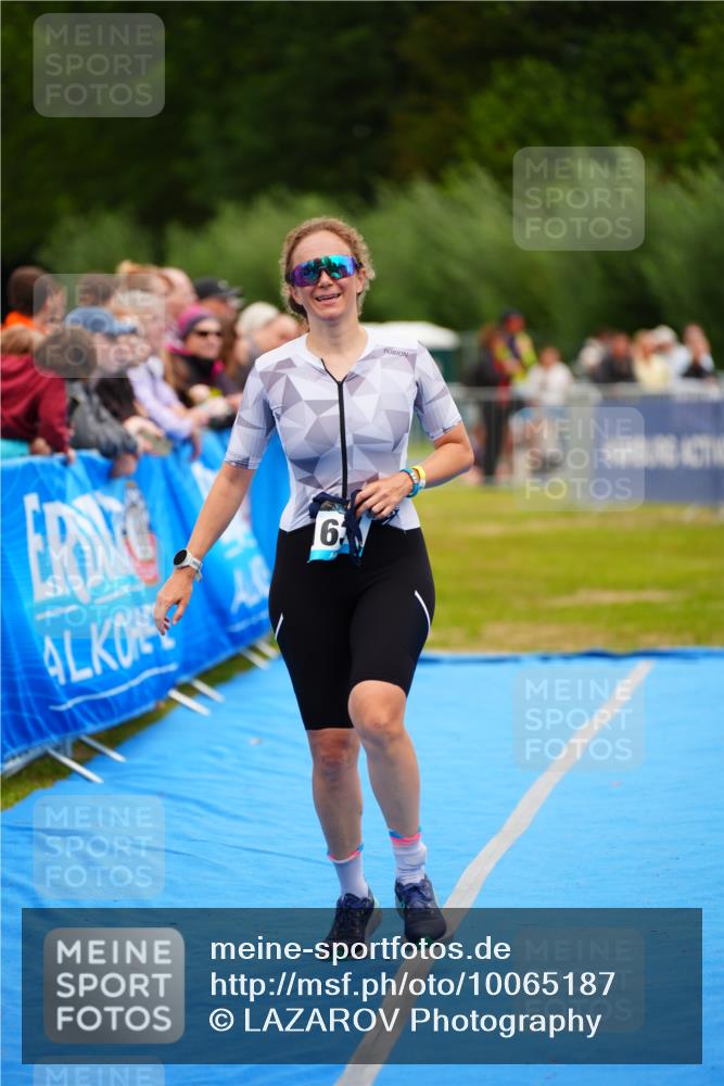 30.08.2026 - Elbe Triathlon Hamburg LAZAROV Photography http://msf.ph/oto/10065187 30.08.2026 12:10:44 Ziel 1631 meine-sportfotos.de