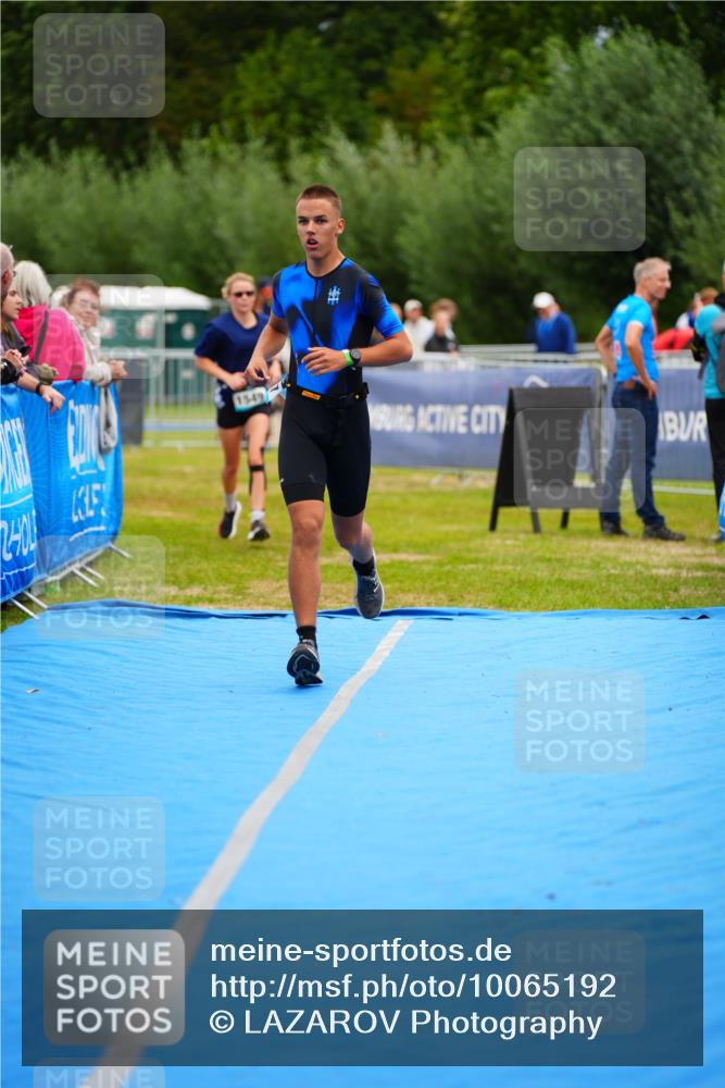30.08.2026 - Elbe Triathlon Hamburg LAZAROV Photography http://msf.ph/oto/10065192 30.08.2026 12:10:53 Ziel 1377, 1549 meine-sportfotos.de