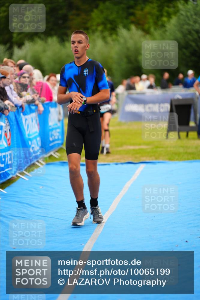 30.08.2026 - Elbe Triathlon Hamburg LAZAROV Photography http://msf.ph/oto/10065199 30.08.2026 12:10:55 Ziel 1377, 1549 meine-sportfotos.de