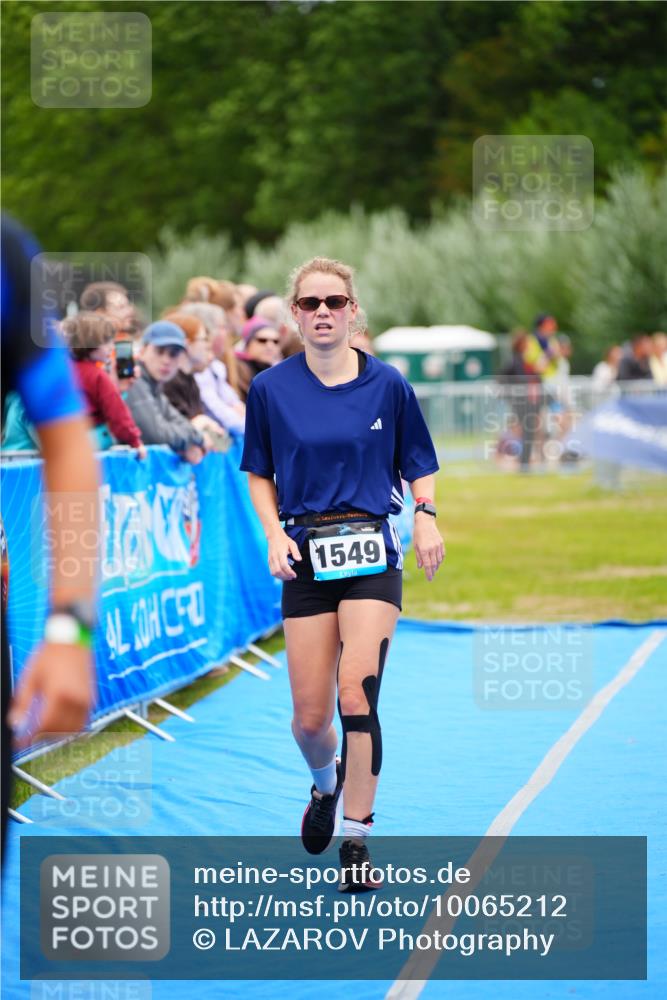 30.08.2026 - Elbe Triathlon Hamburg LAZAROV Photography http://msf.ph/oto/10065212 30.08.2026 12:10:59 Ziel 1377, 1549 meine-sportfotos.de