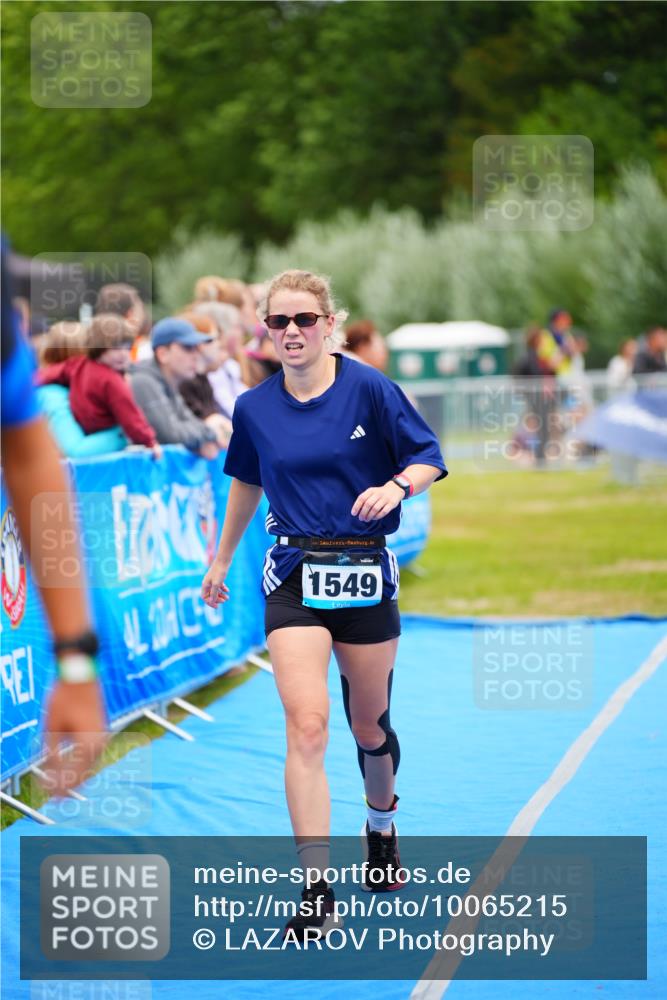 30.08.2026 - Elbe Triathlon Hamburg LAZAROV Photography http://msf.ph/oto/10065215 30.08.2026 12:11:00 Ziel 1549 meine-sportfotos.de