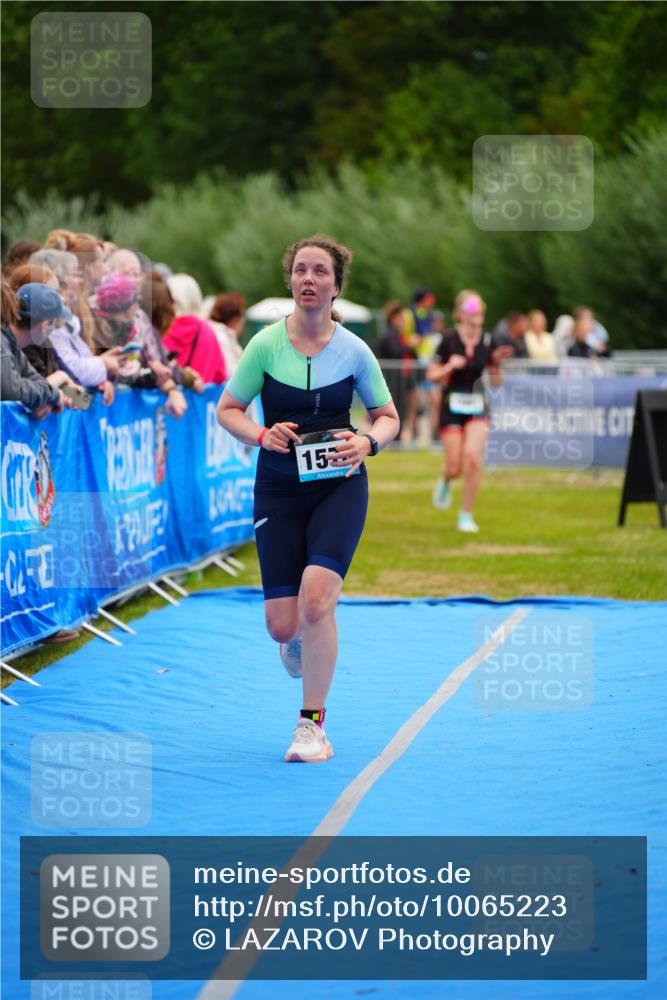 30.08.2026 - Elbe Triathlon Hamburg LAZAROV Photography http://msf.ph/oto/10065223 30.08.2026 12:11:11 Ziel 1534, 1576, 1581 meine-sportfotos.de