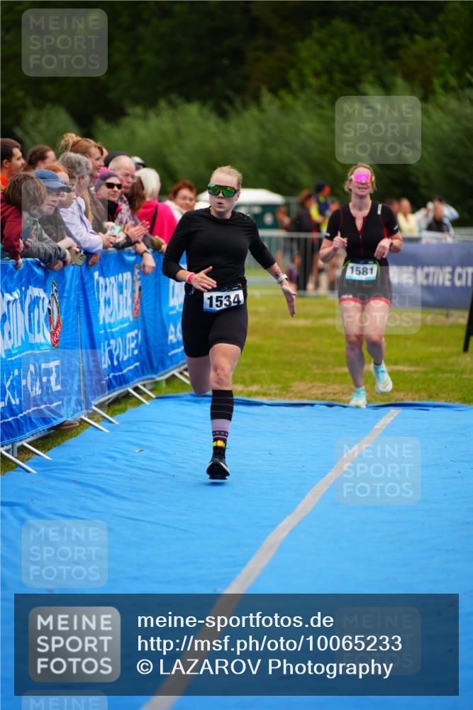 30.08.2026 - Elbe Triathlon Hamburg LAZAROV Photography http://msf.ph/oto/10065233 30.08.2026 12:11:14 Ziel 1534, 1576, 1581, 1615 meine-sportfotos.de