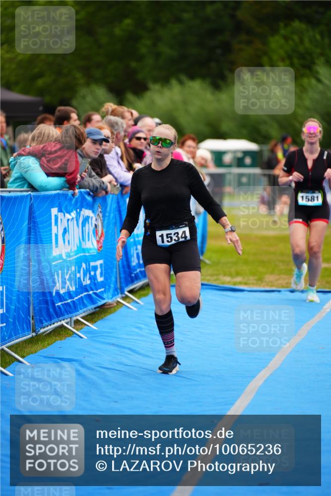 30.08.2026 - Elbe Triathlon Hamburg LAZAROV Photography http://msf.ph/oto/10065236 30.08.2026 12:11:14 Ziel 1534, 1576, 1581, 1615 meine-sportfotos.de