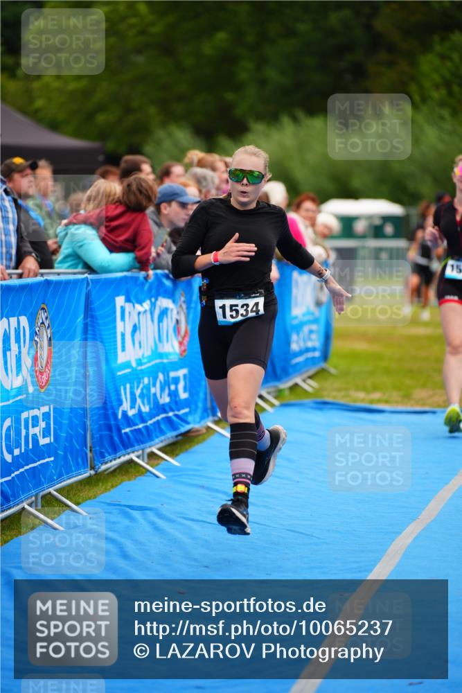 30.08.2026 - Elbe Triathlon Hamburg LAZAROV Photography http://msf.ph/oto/10065237 30.08.2026 12:11:14 Ziel 1534, 1576, 1581, 1615 meine-sportfotos.de