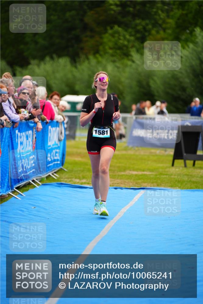 30.08.2026 - Elbe Triathlon Hamburg LAZAROV Photography http://msf.ph/oto/10065241 30.08.2026 12:11:15 Ziel 1534, 1576, 1581, 1615 meine-sportfotos.de