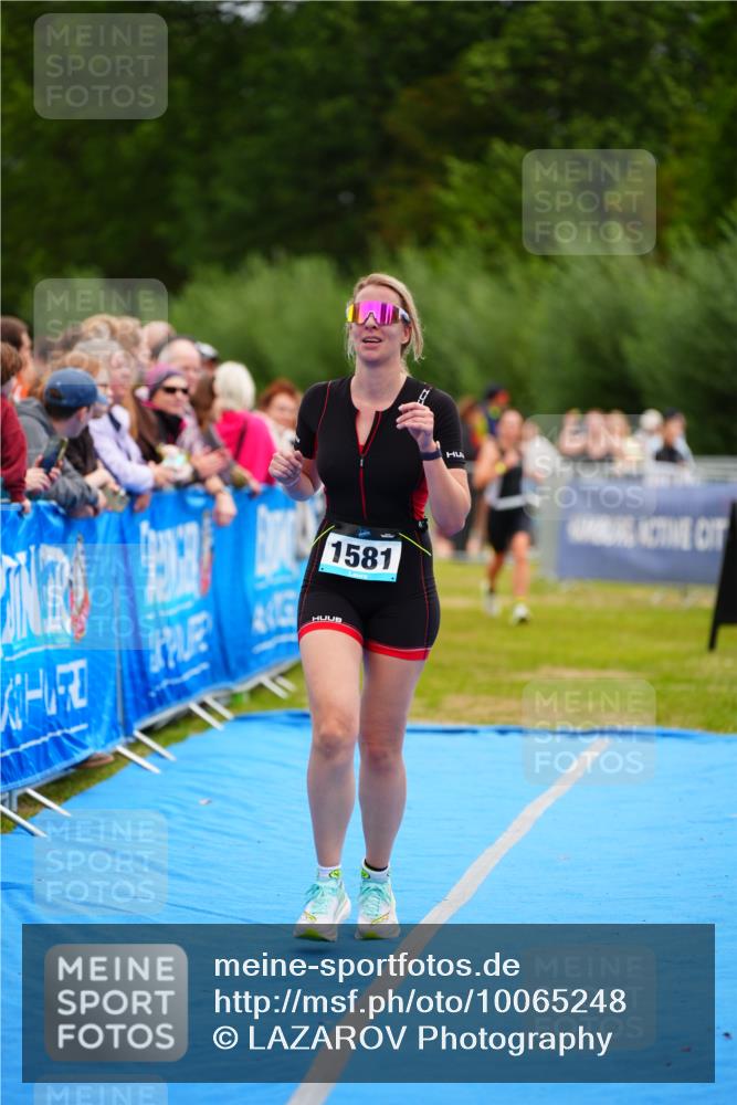 30.08.2026 - Elbe Triathlon Hamburg LAZAROV Photography http://msf.ph/oto/10065248 30.08.2026 12:11:17 Ziel 1534, 1581, 1615 meine-sportfotos.de