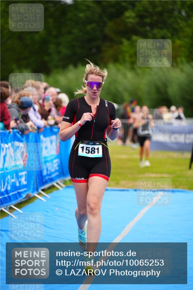 30.08.2026 - Elbe Triathlon Hamburg LAZAROV Photography http://msf.ph/oto/10065253 30.08.2026 12:11:17 Ziel 1534, 1581, 1615 meine-sportfotos.de
