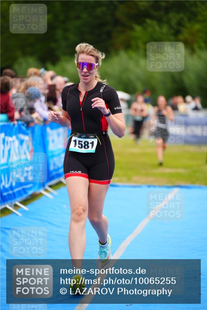 30.08.2026 - Elbe Triathlon Hamburg LAZAROV Photography http://msf.ph/oto/10065255 30.08.2026 12:11:18 Ziel 1534, 1581, 1615 meine-sportfotos.de