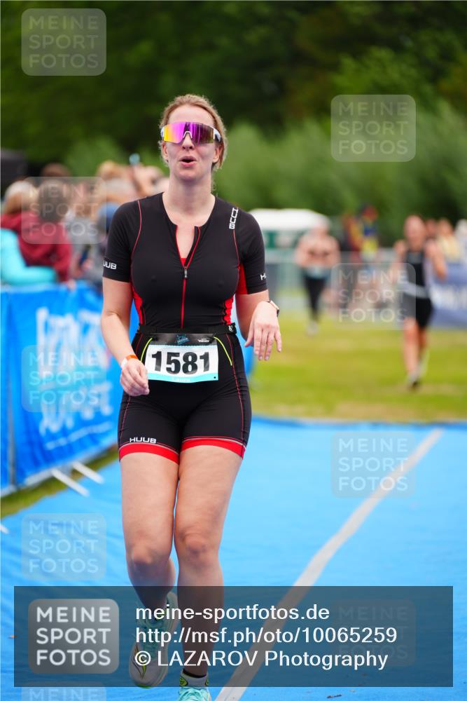 30.08.2026 - Elbe Triathlon Hamburg LAZAROV Photography http://msf.ph/oto/10065259 30.08.2026 12:11:18 Ziel 1534, 1581, 1615 meine-sportfotos.de