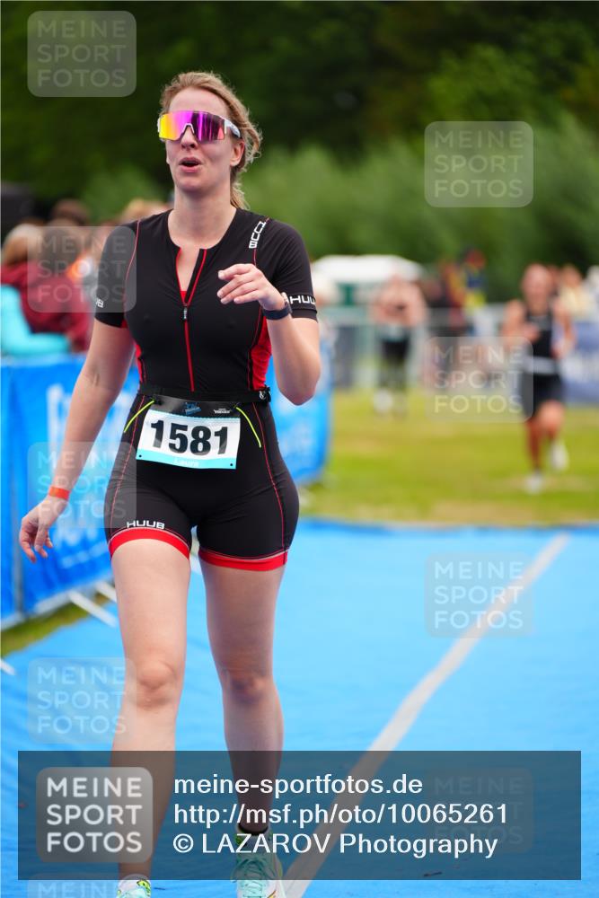 30.08.2026 - Elbe Triathlon Hamburg LAZAROV Photography http://msf.ph/oto/10065261 30.08.2026 12:11:18 Ziel 1534, 1581, 1615 meine-sportfotos.de