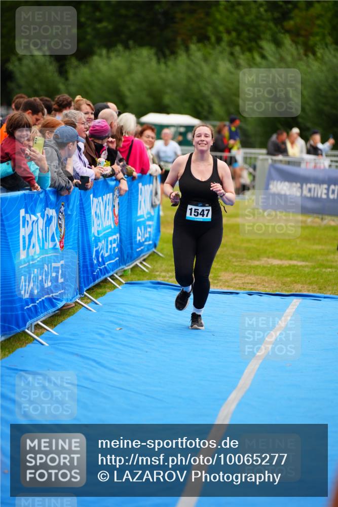 30.08.2026 - Elbe Triathlon Hamburg LAZAROV Photography http://msf.ph/oto/10065277 30.08.2026 12:11:26 Ziel 893, 1547, 1615 meine-sportfotos.de